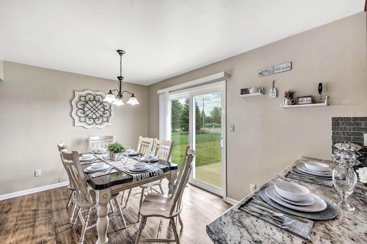Serene 3 Bedroom Home, Nrm, Wi-Fi, Parking, Queen Bed De Pere 외부 사진