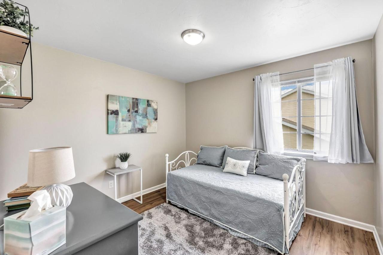 Serene 3 Bedroom Home, Nrm, Wi-Fi, Parking, Queen Bed De Pere 외부 사진